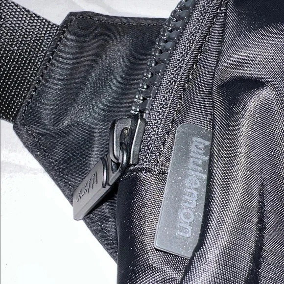 Lululemon everywhere belt bag LARGE W/long strap 2L - Picture 3 of 12